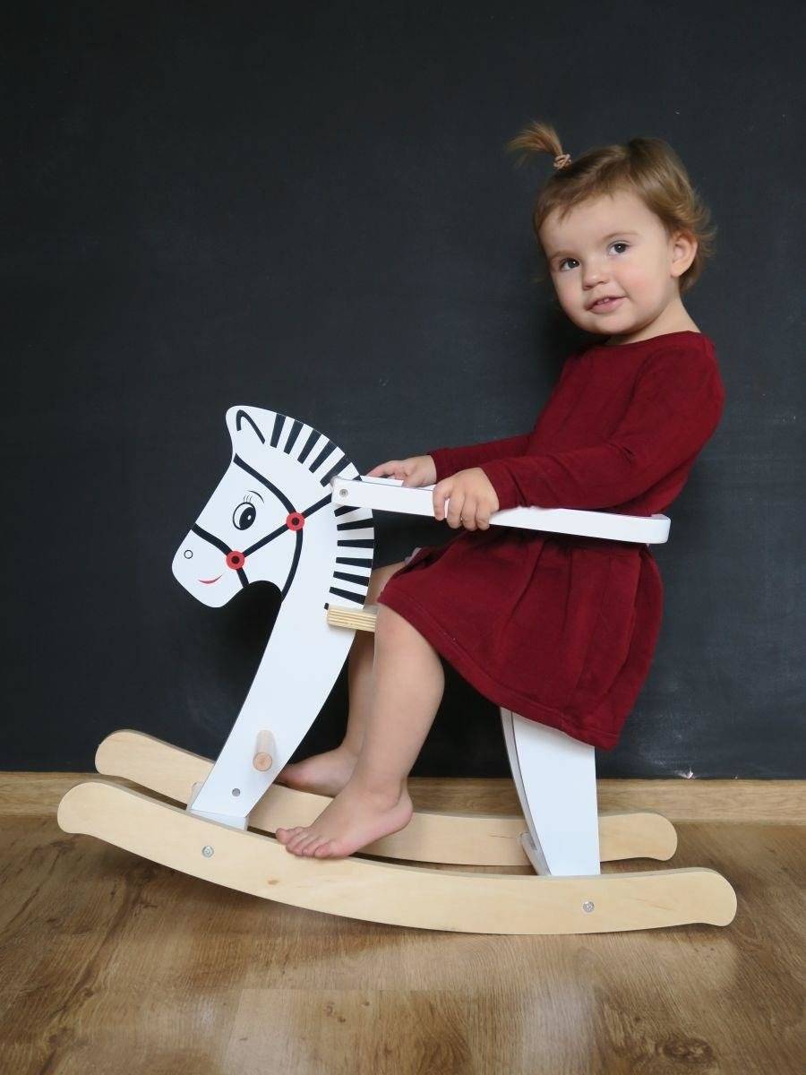 Drevený hojdací koník so zábranami K11