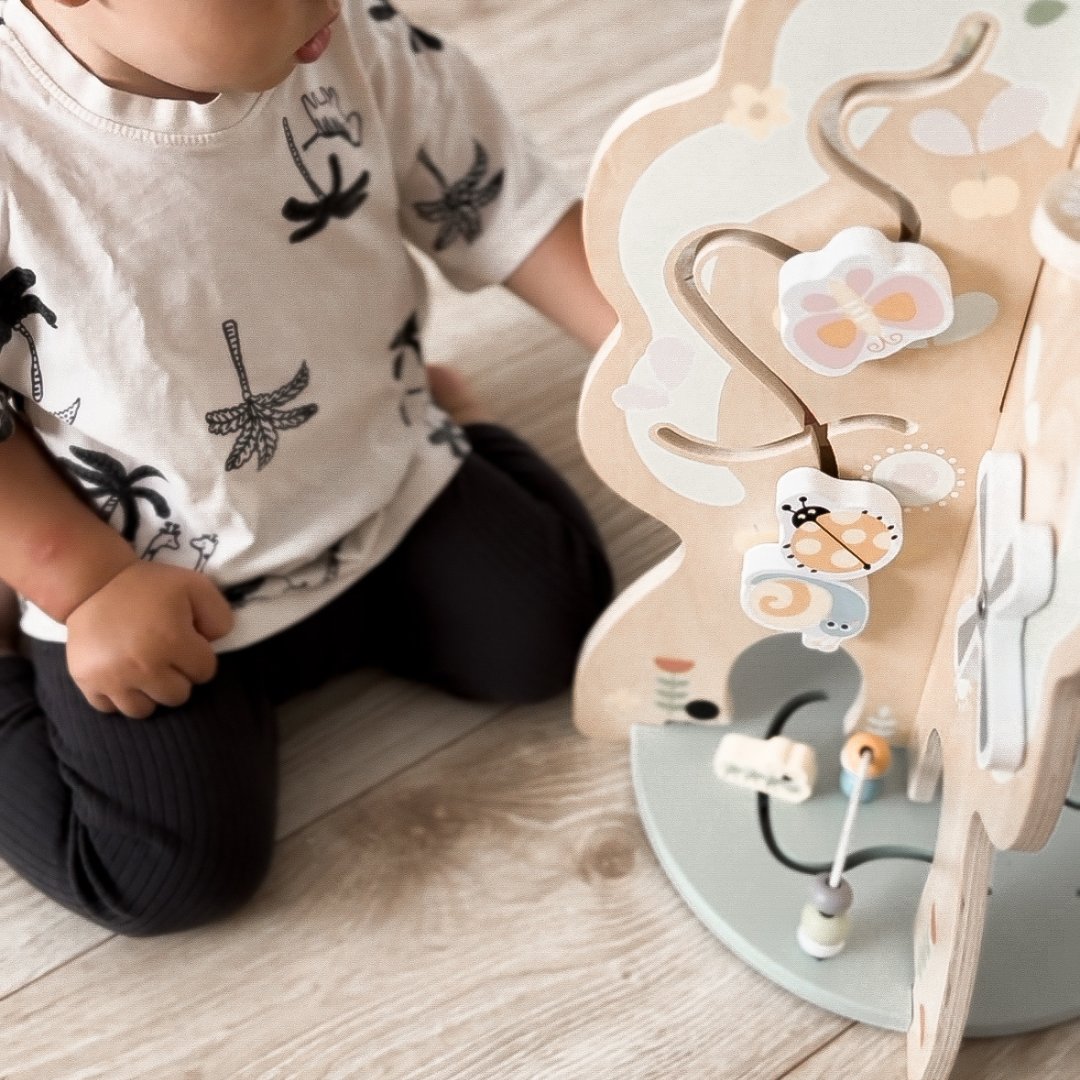 Drevená edukačná hračka 10v1 - multifunkčný stromček