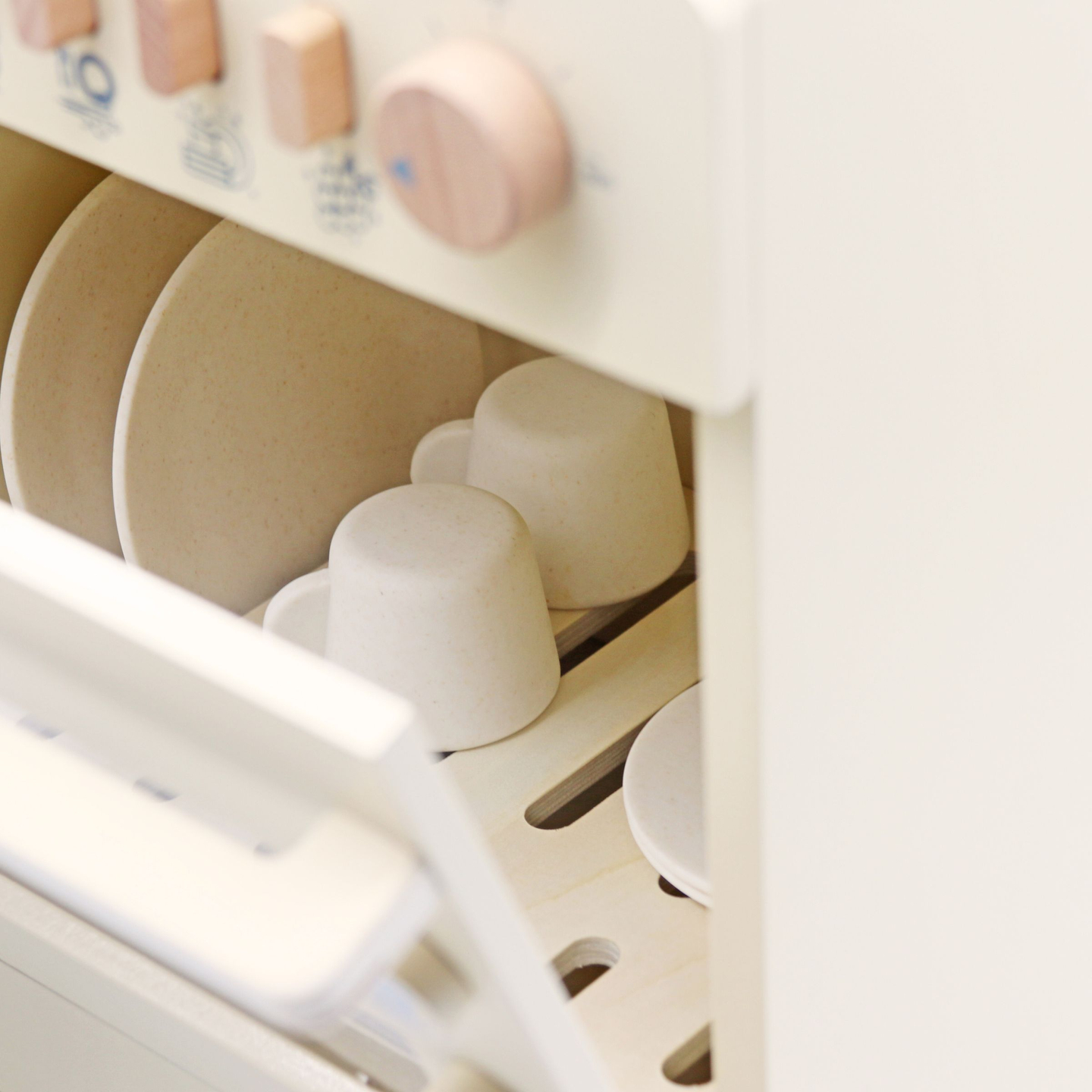 Drevená umývačka riadu s príslušenstvom