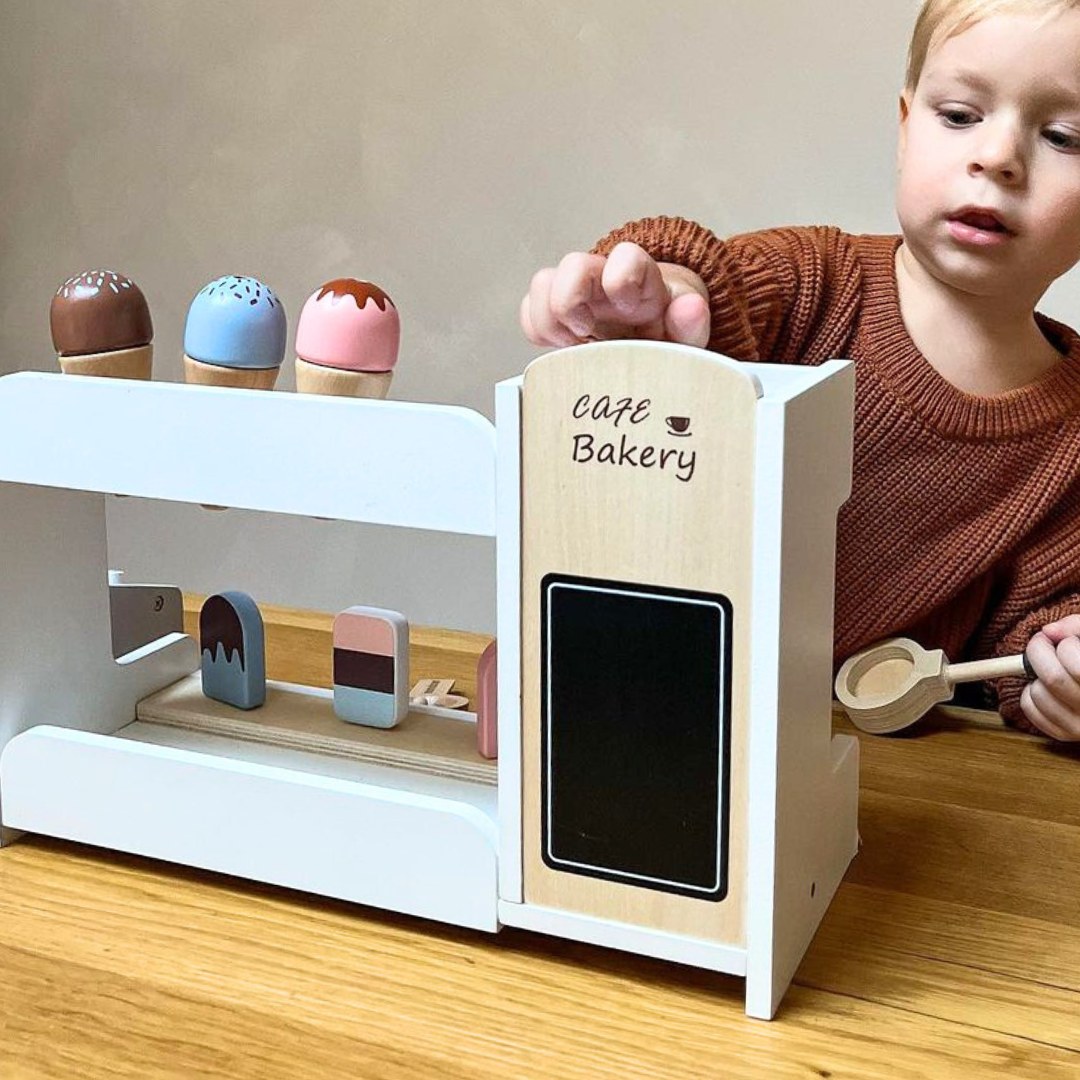 Drevená zmrzlináreň s kávovarom - kaviareň s príslušenstvom