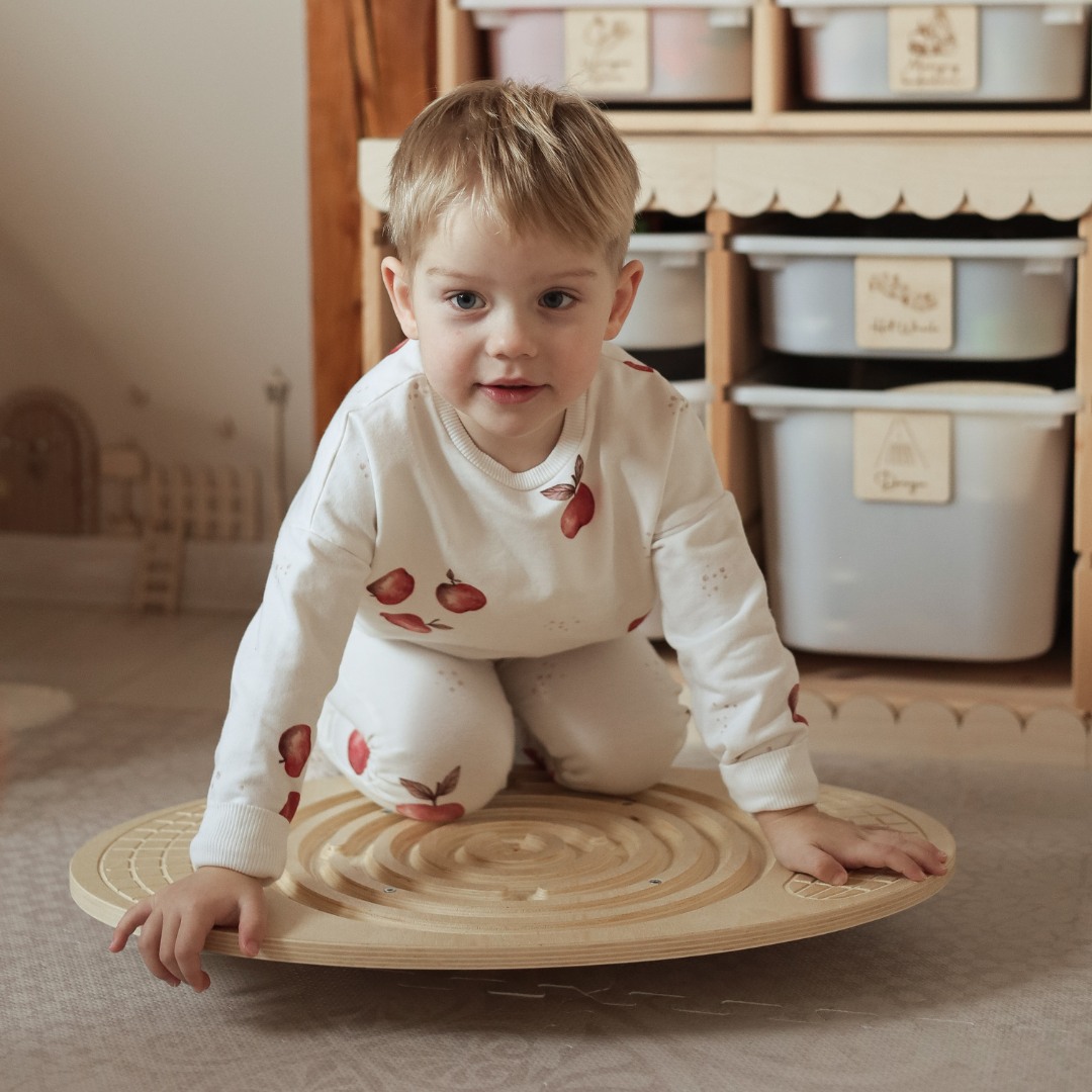 Drevená balančná doska s bludiskom a loptičkami - balančná hojdačka
