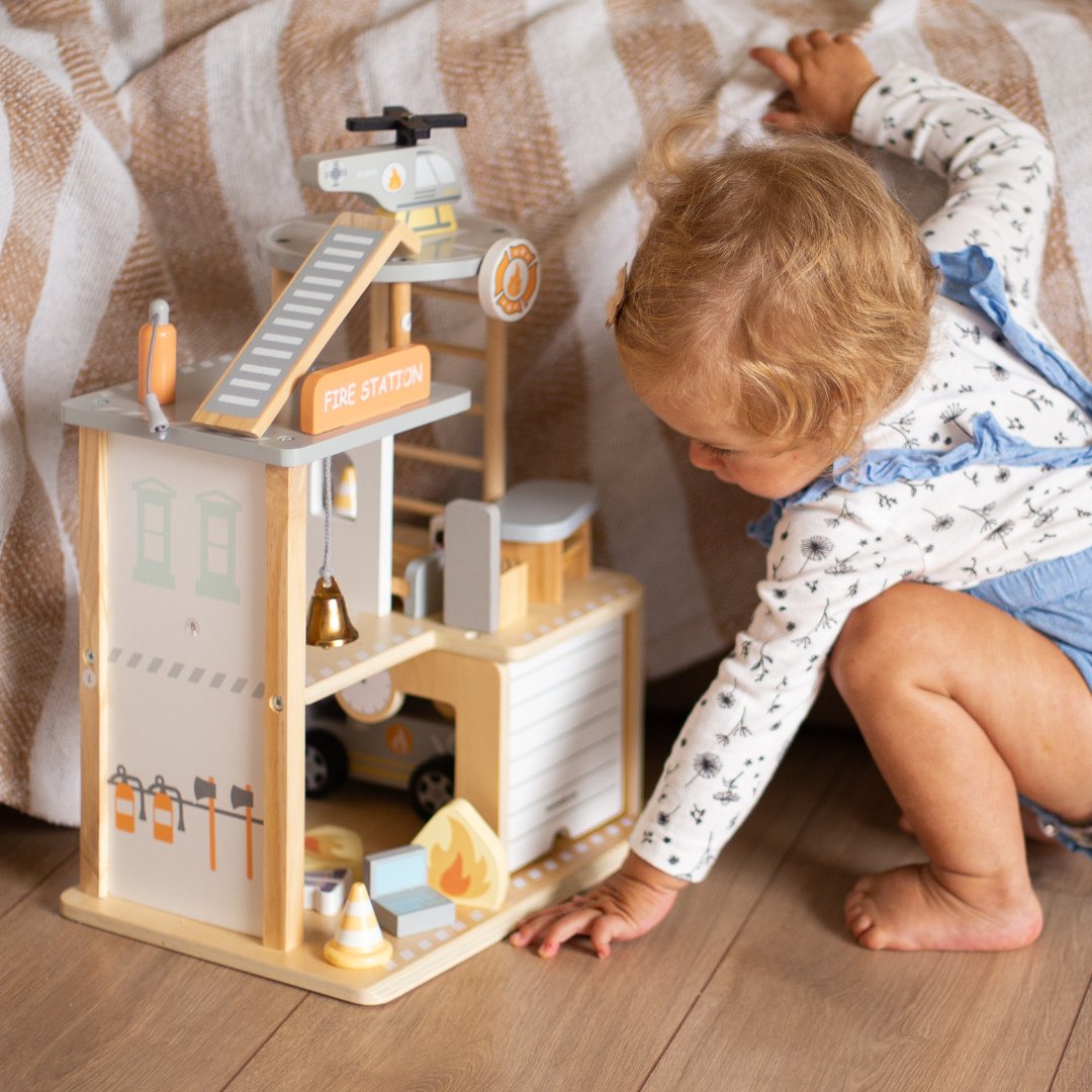 Drevená hasičská stanica s príslušenstvom, hasičský zbor