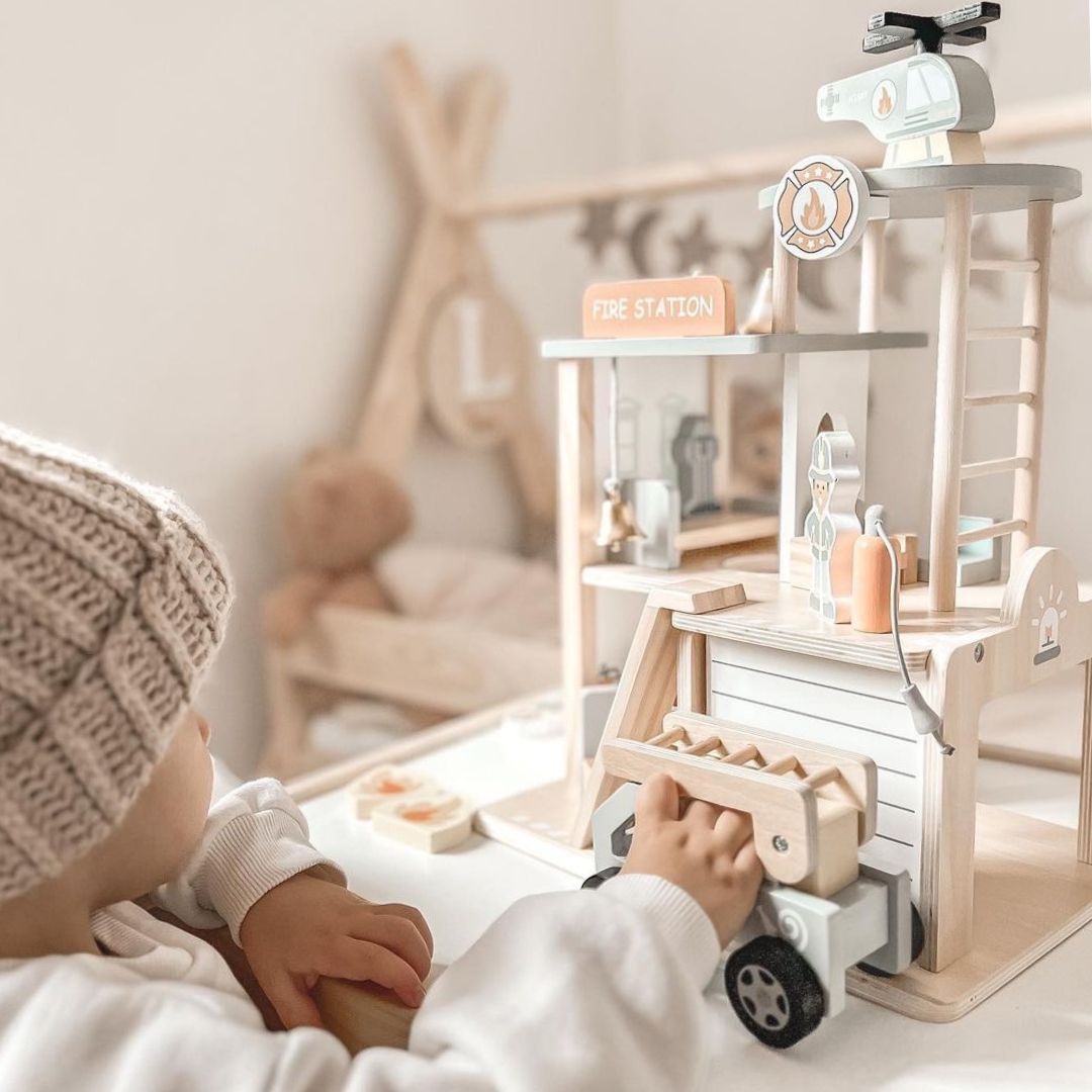 Drevená hasičská stanica s príslušenstvom, hasičský zbor