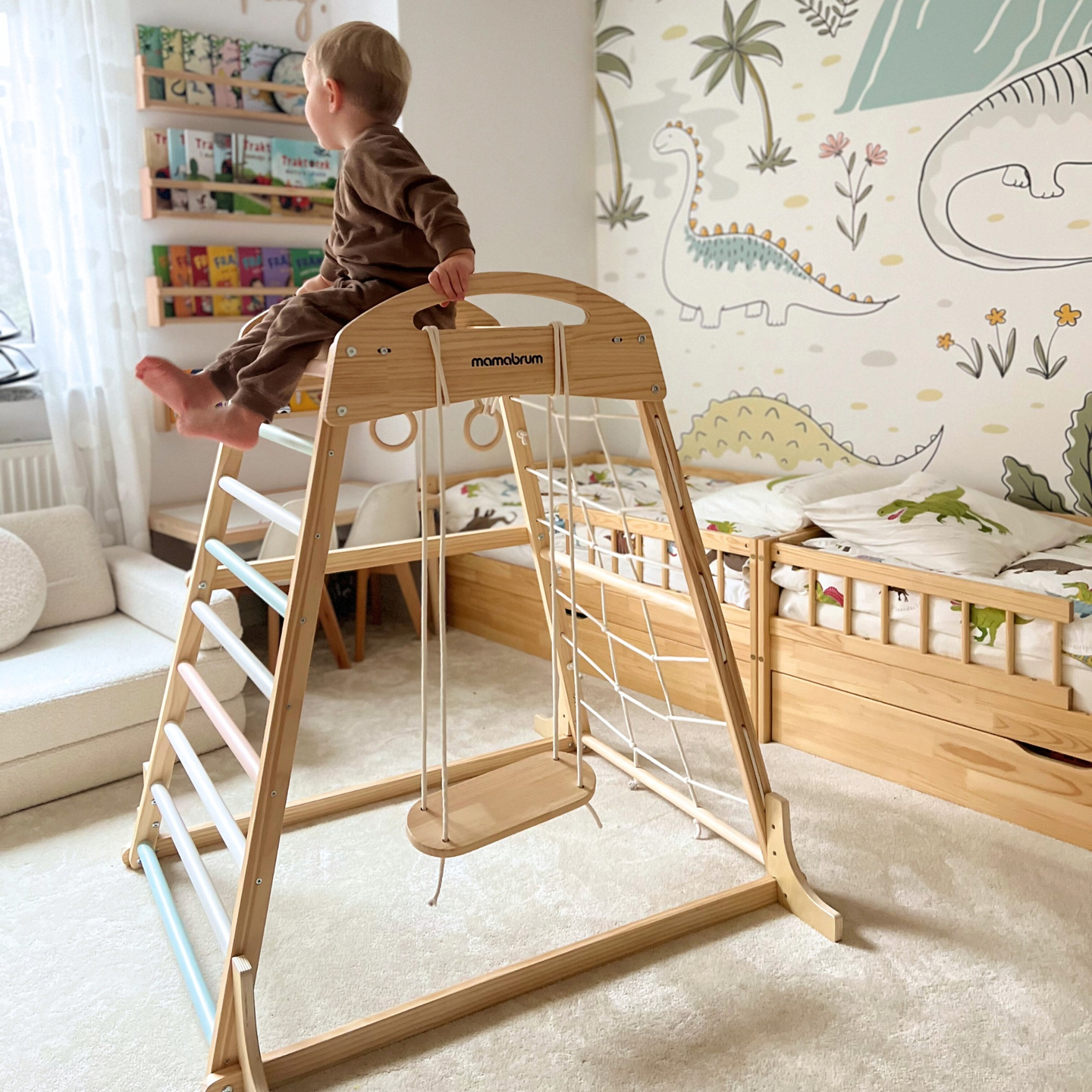 Drevené vnútorné ihrisko s hojdačkou, gymnastickými kruhmi a preliezačkou