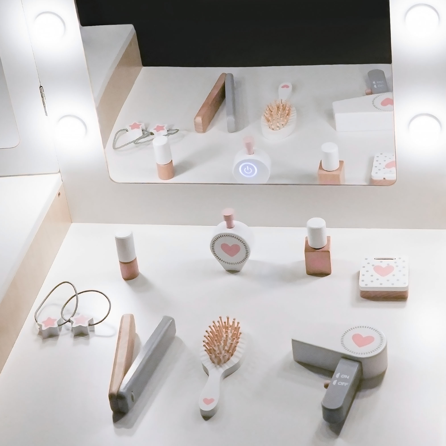 Drevený detský toaletný stolík so stoličkou, príslušenstvom a LED osvetlením