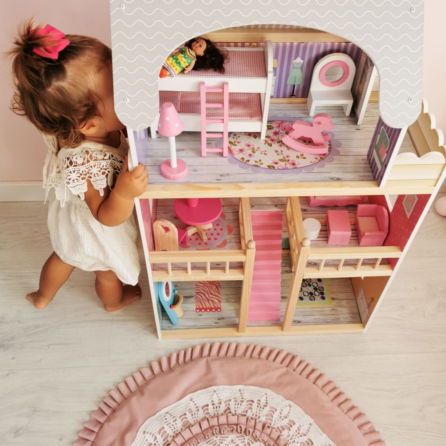 Veľký drevený 3-poschodový domček pre bábiky s terasou, nábytkom a LED osvetlením!