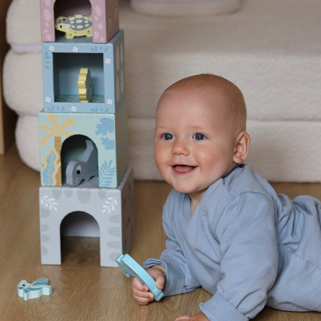 Triediaca veža s figúrkami Dinosaury