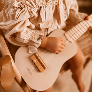 Drevená gitara pre deti - ukulele - ružová farba